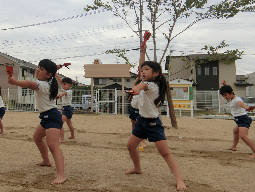 「ヤー！」

運動会では、門田保育園のキリンライオン組さんと一緒に踊ります
会場いっぱいの拍手をお願いします