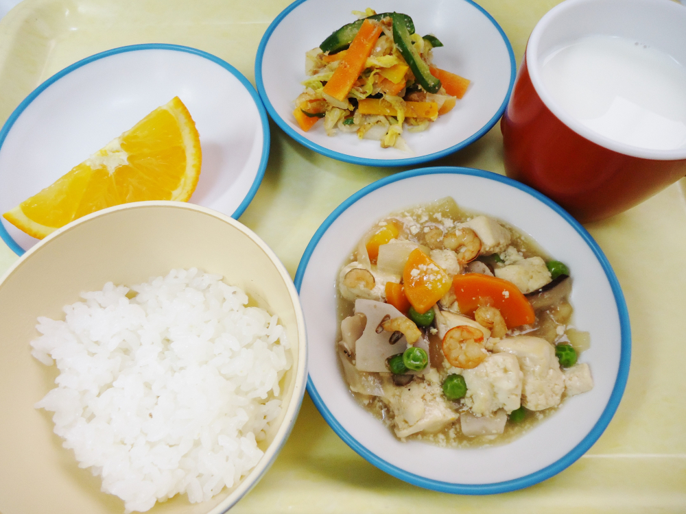 ごはん

豆腐の五目炒め

白菜のおかか和え

オレンジ

牛乳