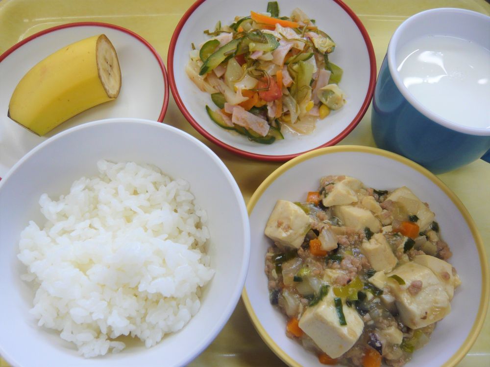 ご飯

マーボー豆腐

りっちゃんのサラダ

バナナ

牛乳