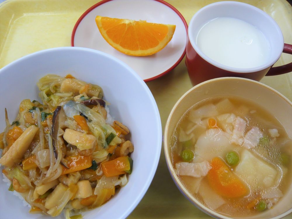 中華丼

ワンタン風スープ

オレンジ

牛乳
