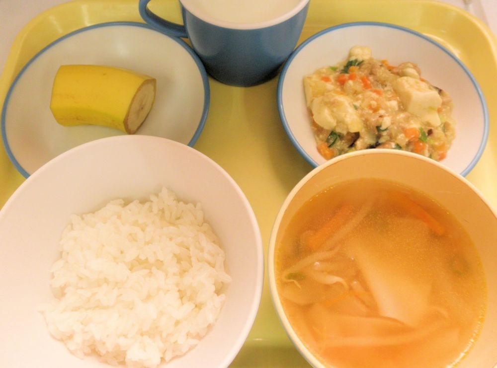 ご飯

マーボー豆腐

ワンタン風スープ

バナナ

牛乳