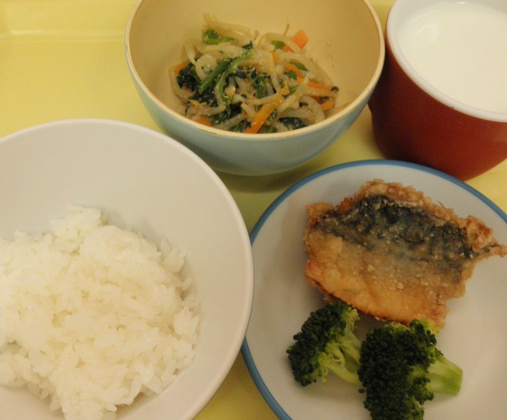 ご飯

さばの竜田揚げ

茹でブロッコリー

三色野菜のナムル

牛乳