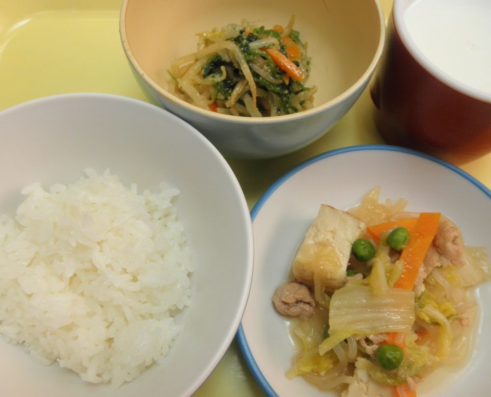 ご飯

すき焼き豆腐

三色野菜のナムル

牛乳