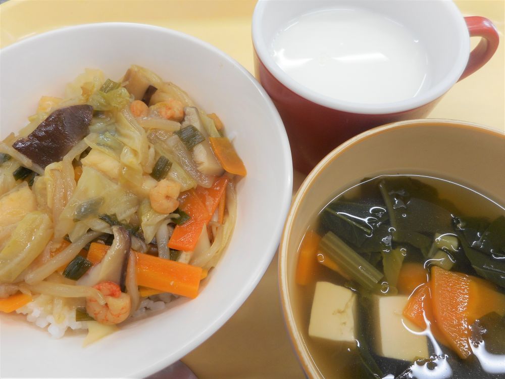 中華丼

豆腐と小松菜のスープ

牛乳
