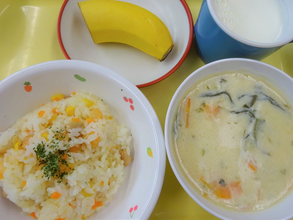 エビピラフ

チンゲン菜の豆乳スープ

バナナ

牛乳
