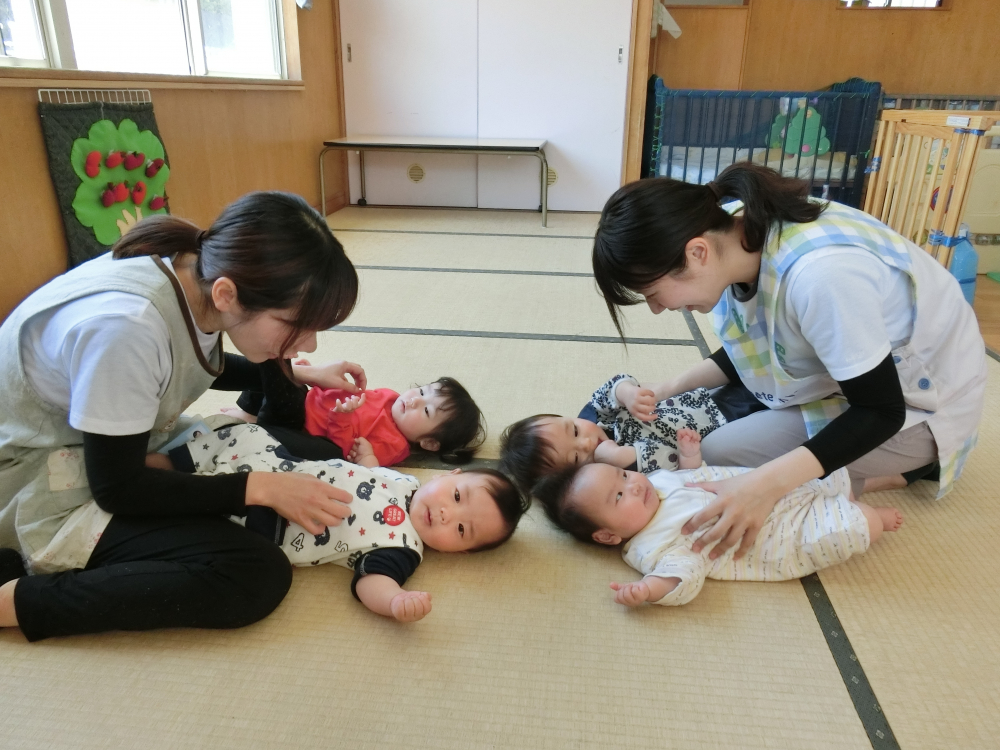 音楽に合わせて、スキンシップ体操( ^∀^)