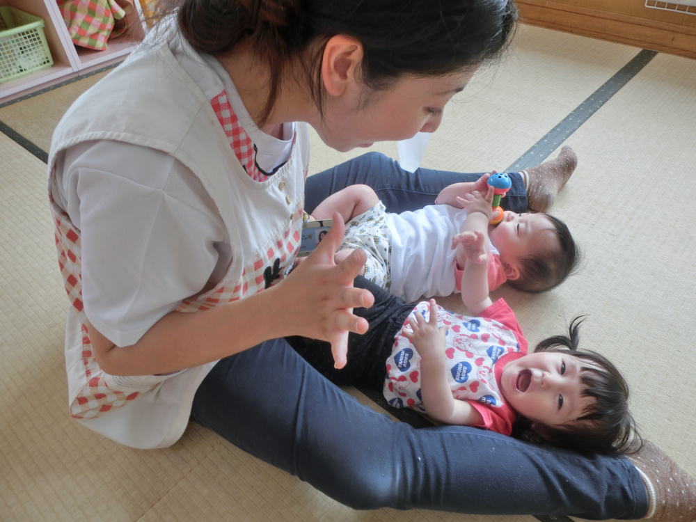 よお〜し!!くすぐっちゃおう(@^^)/~~~やめて~ちぇんちぇい~(>_