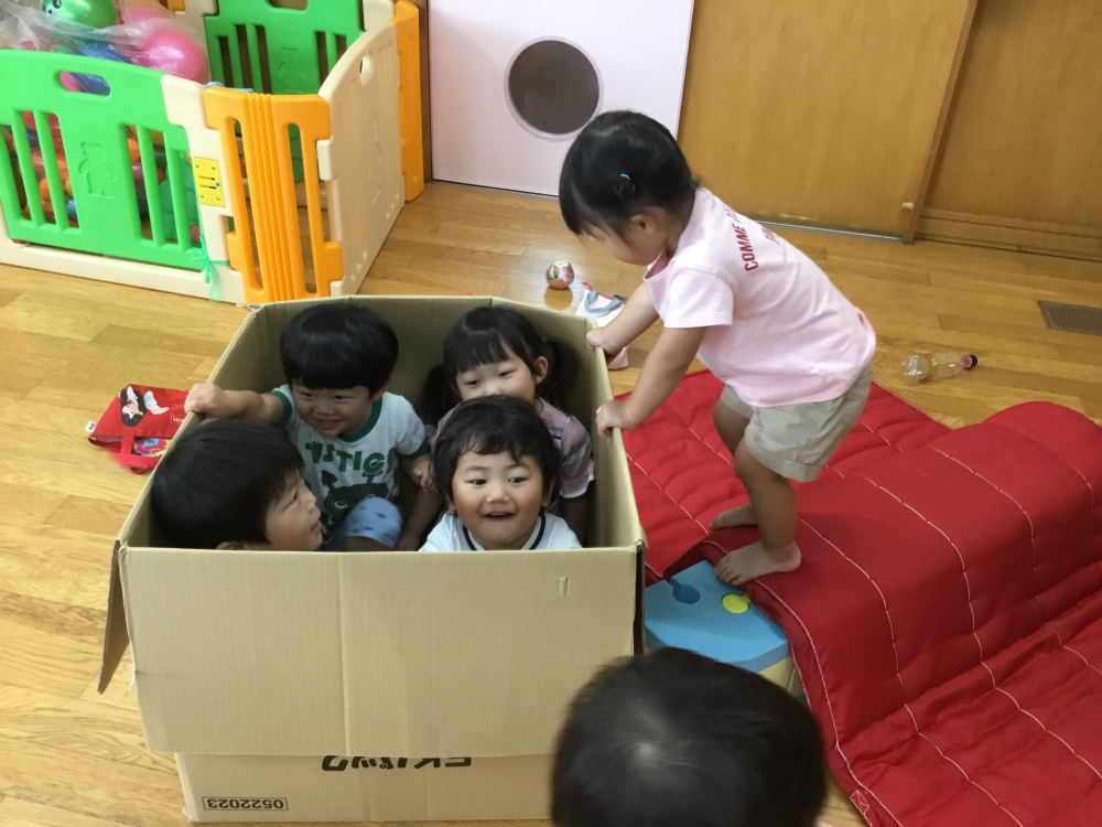 狭い場所、大好き☆*:.｡. o(≧▽≦)o .｡.:*☆どうやって入ったのかな～❓¿