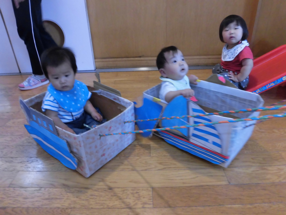 お~っと・・ひよこ組さんのお部屋まできちまったよ ^^) ~~