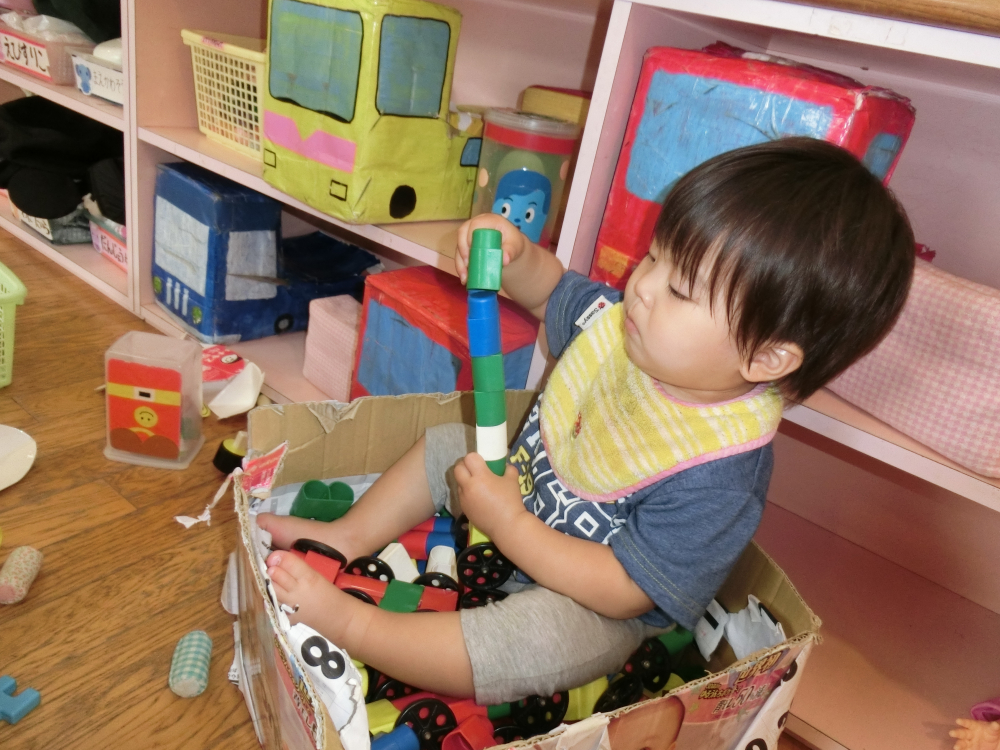 あれっ|д゚)??どこに乗ってるの??おしり痛くない??