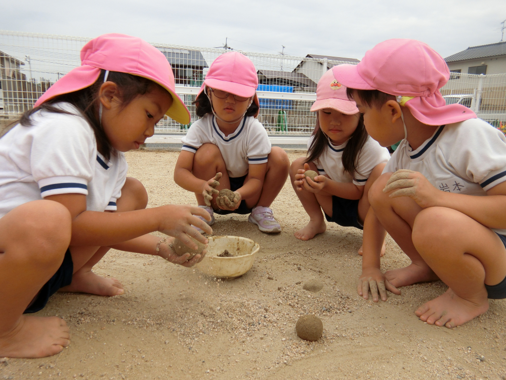 耳を澄ませてみれば、聞こえてくる子どもたちの会話

「ここの砂、いいねぇ～」

子どもたちは、よく知っています