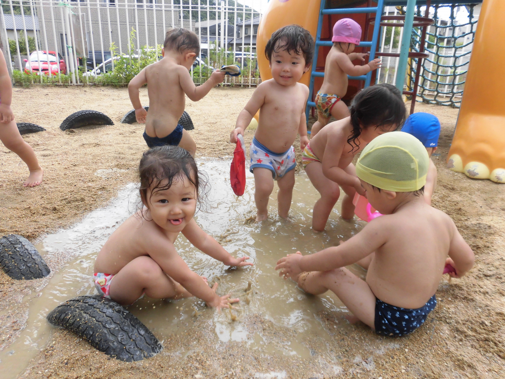 いつもは・・入りたくても入れない水たまり・・今日は遊べちゃう(*^^)v