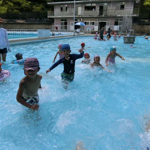 ＊　5歳児　待ちに待ったプールの日　(千光寺プール)　＊