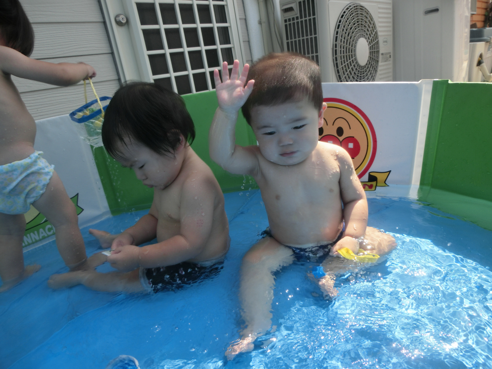 散髪した人～・・・・は～い＼(^o^)／・・・何で・・今・・その質問・・・？？？(* ´艸｀)