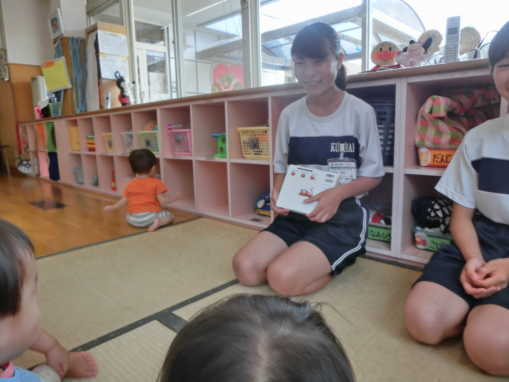 絵本の読み聞かせしてくれたよ(*^^)v