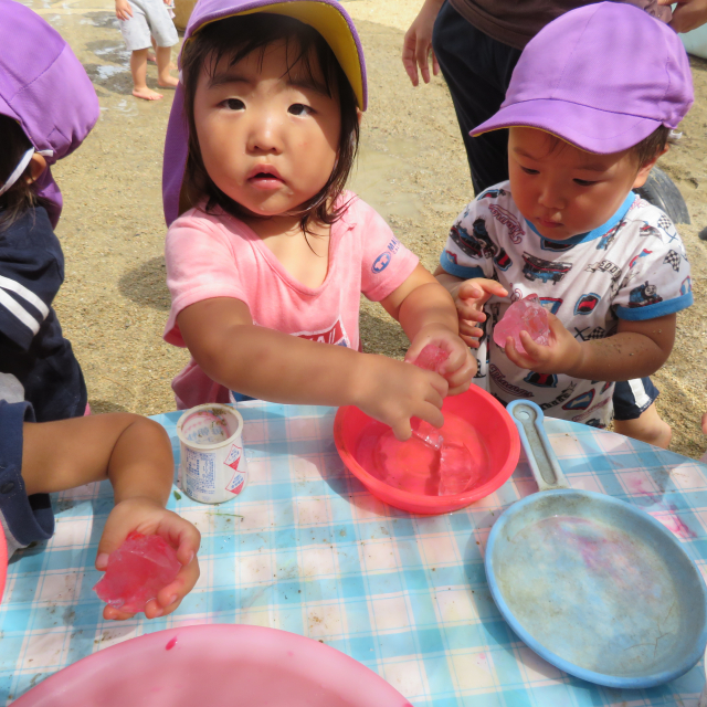 ＊　１歳児　ふれる　＊