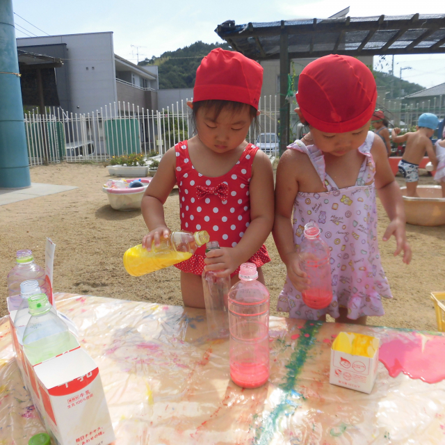 お姉ちゃんが作ったかき氷屋さんをくま組（２歳児さん）で作ってみたよヽ(^。^)ノ