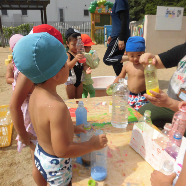 お姉ちゃんが作ったかき氷屋さんをくま組（２歳児さん）で作ってみたよヽ(^。^)ノ...