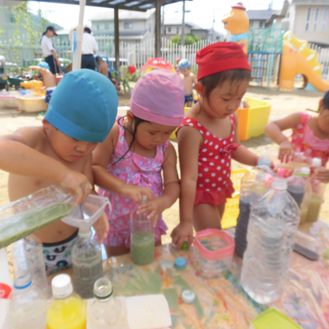 お姉ちゃんが作ったかき氷屋さんをくま組（２歳児さん）で作ってみたよヽ(^。^)ノ...