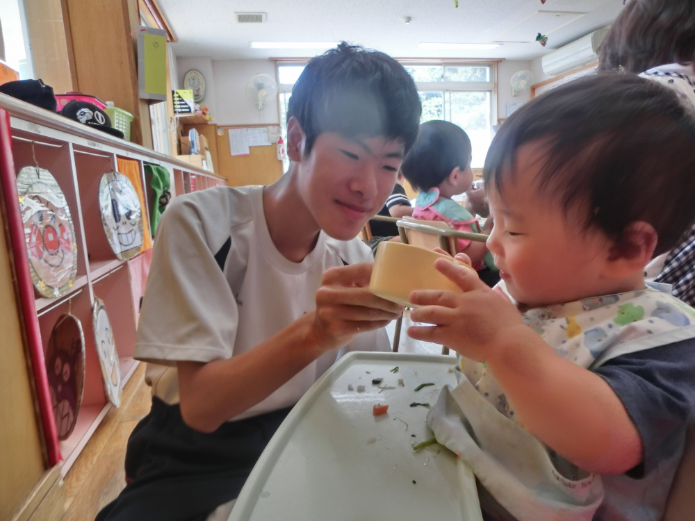 お兄ちゃんに食べさせてもらったよヽ(^。^)ノモグモグ!!