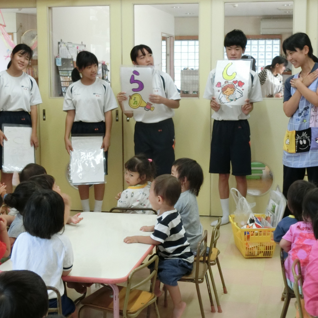 日比崎中学校のお兄ちゃん・お姉ちゃんが出し物をしてくれたよヽ(^。^)ノ
