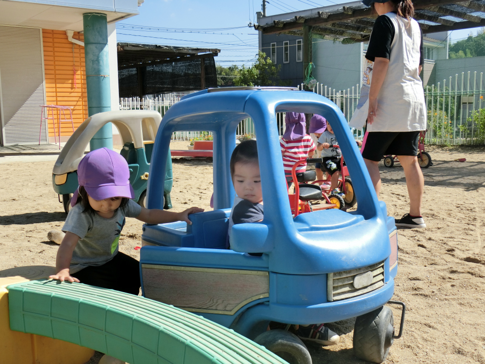 あれれ~~~なんだか・・車が・・(´◉◞౪◟◉)