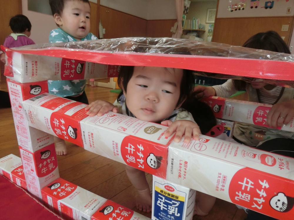 葉っぱさんのトンネルの中から見た景色は....(´◉◞౪◟◉)
