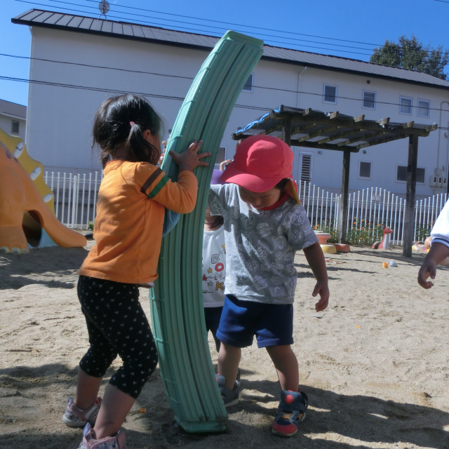 次から次へと・・子ども達は・・色んな物を見つけちゃいます(≧▽≦)