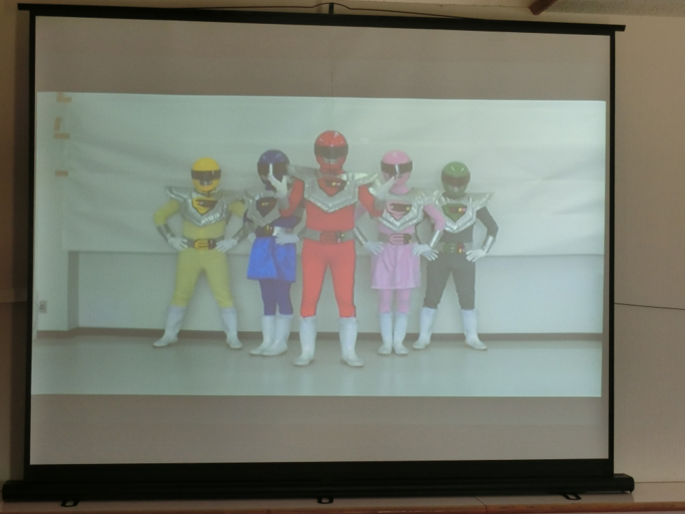 今日は・・エコレンジャが来たよヽ(^。^)ノゴミの分別教えてくれたよ(^。^)y-.。o○