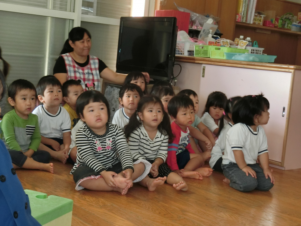 2歳児さんも真剣な顔つき(*^^)v