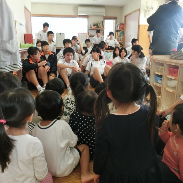 日比崎中学校3年1組のお兄ちゃん・お姉ちゃんが保育園に遊びに来てくれました(*^^)v 