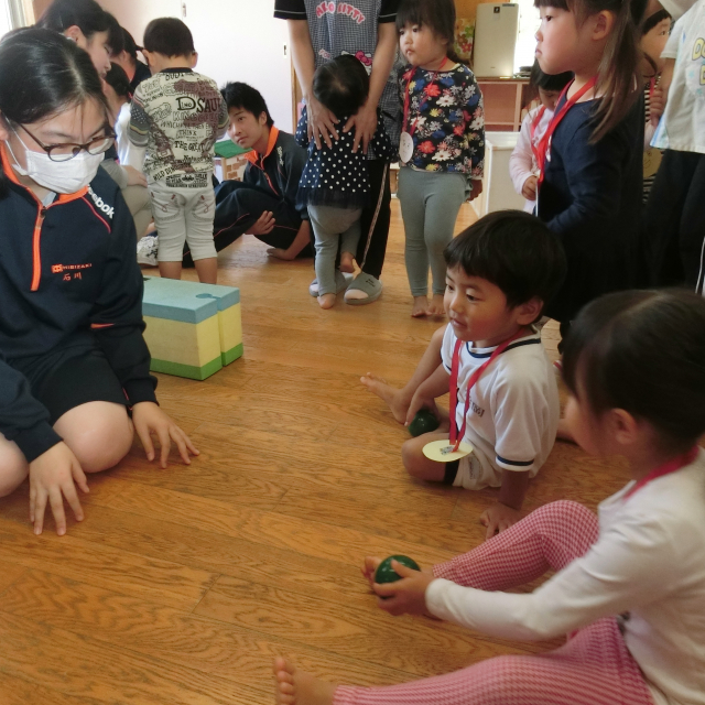 日比崎中学校3年1組のお兄ちゃん・お姉ちゃんが保育園に遊びに来てくれました(*^^)v 