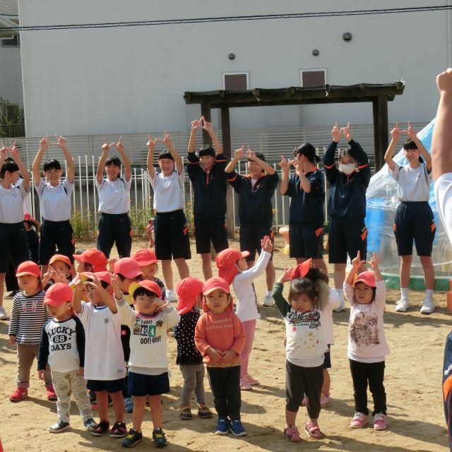 日比崎中学校3年1組のお兄ちゃん・お姉ちゃんが保育園に遊びに来てくれました(*^^)v 