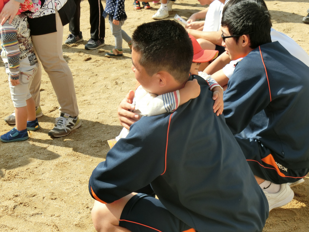 もう・・学校に・・帰っちゃうの~:;(∩´﹏`∩);:
くまぐみさんが皆の代表で、また来てね