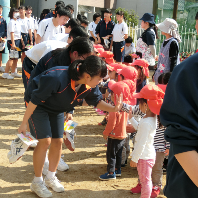 日比崎中学校3年1組のお兄ちゃん・お姉ちゃんが保育園に遊びに来てくれました(*^^)v 