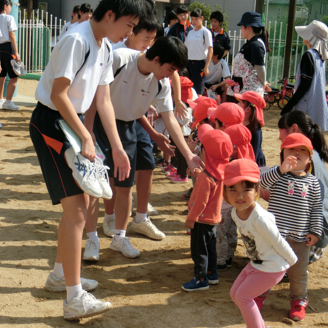 日比崎中学校3年1組のお兄ちゃん・お姉ちゃんが保育園に遊びに来てくれました(*^^)v 