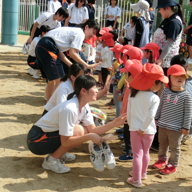 日比崎中学校3年1組のお兄ちゃん・お姉ちゃんが保育園に遊びに来てくれました(*^^)v 