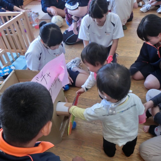 日比崎中学校３年２組のお兄ちゃん・お姉ちゃんが保育園に遊びに来てくれたよ(^.^)/~~~ 