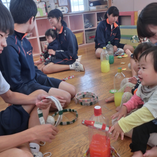 日比崎中学校３年２組のお兄ちゃん・お姉ちゃんが保育園に遊びに来てくれたよ(^.^)/~~~ 
