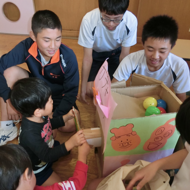 日比崎中学校３年２組のお兄ちゃん・お姉ちゃんが保育園に遊びに来てくれたよ(^.^)/~~~ 