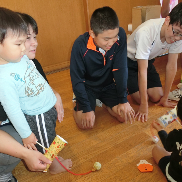 日比崎中学校３年２組のお兄ちゃん・お姉ちゃんが保育園に遊びに来てくれたよ(^.^)/~~~ 