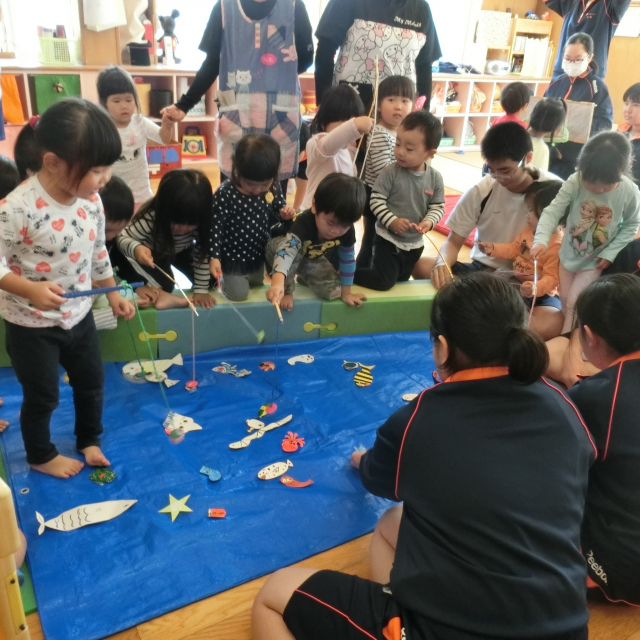 日比崎中学校３年２組のお兄ちゃん・お姉ちゃんが保育園に遊びに来てくれたよ(^.^)/~~~ 