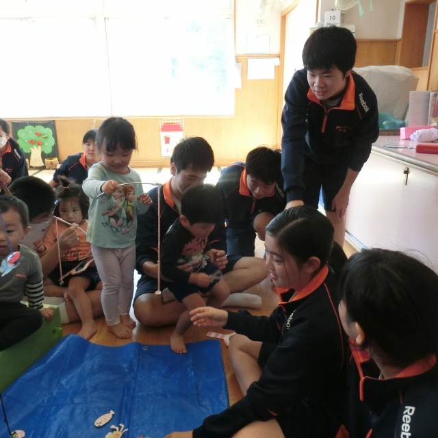 日比崎中学校３年２組のお兄ちゃん・お姉ちゃんが保育園に遊びに来てくれたよ(^.^)/~~~ 