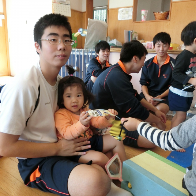 日比崎中学校３年２組のお兄ちゃん・お姉ちゃんが保育園に遊びに来てくれたよ(^.^)/~~~ 