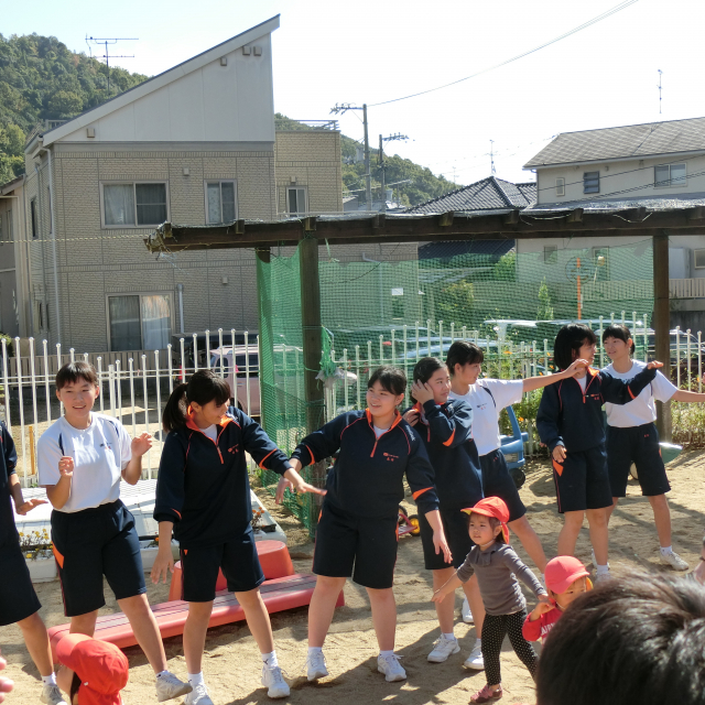 日比崎中学校３年２組のお兄ちゃん・お姉ちゃんが保育園に遊びに来てくれたよ(^.^)/~~~ 