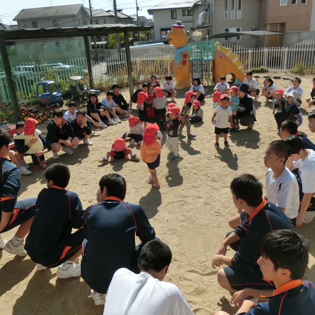 日比崎中学校３年２組のお兄ちゃん・お姉ちゃんが保育園に遊びに来てくれたよ(^.^)/~~~ 