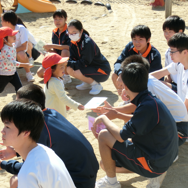日比崎中学校３年２組のお兄ちゃん・お姉ちゃんが保育園に遊びに来てくれたよ(^.^)/~~~ 