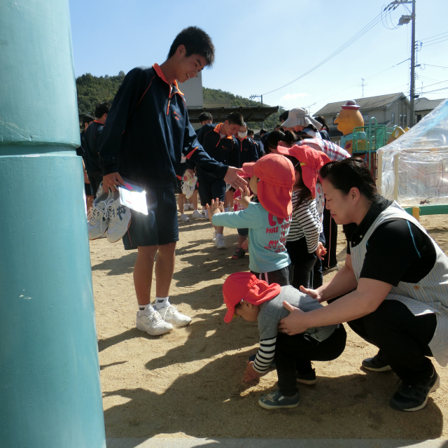 日比崎中学校３年２組のお兄ちゃん・お姉ちゃんが保育園に遊びに来てくれたよ(^.^)/~~~ 