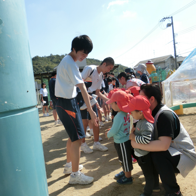日比崎中学校３年２組のお兄ちゃん・お姉ちゃんが保育園に遊びに来てくれたよ(^.^)/~~~ 