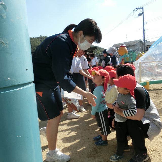 日比崎中学校３年２組のお兄ちゃん・お姉ちゃんが保育園に遊びに来てくれたよ(^.^)/~~~ 